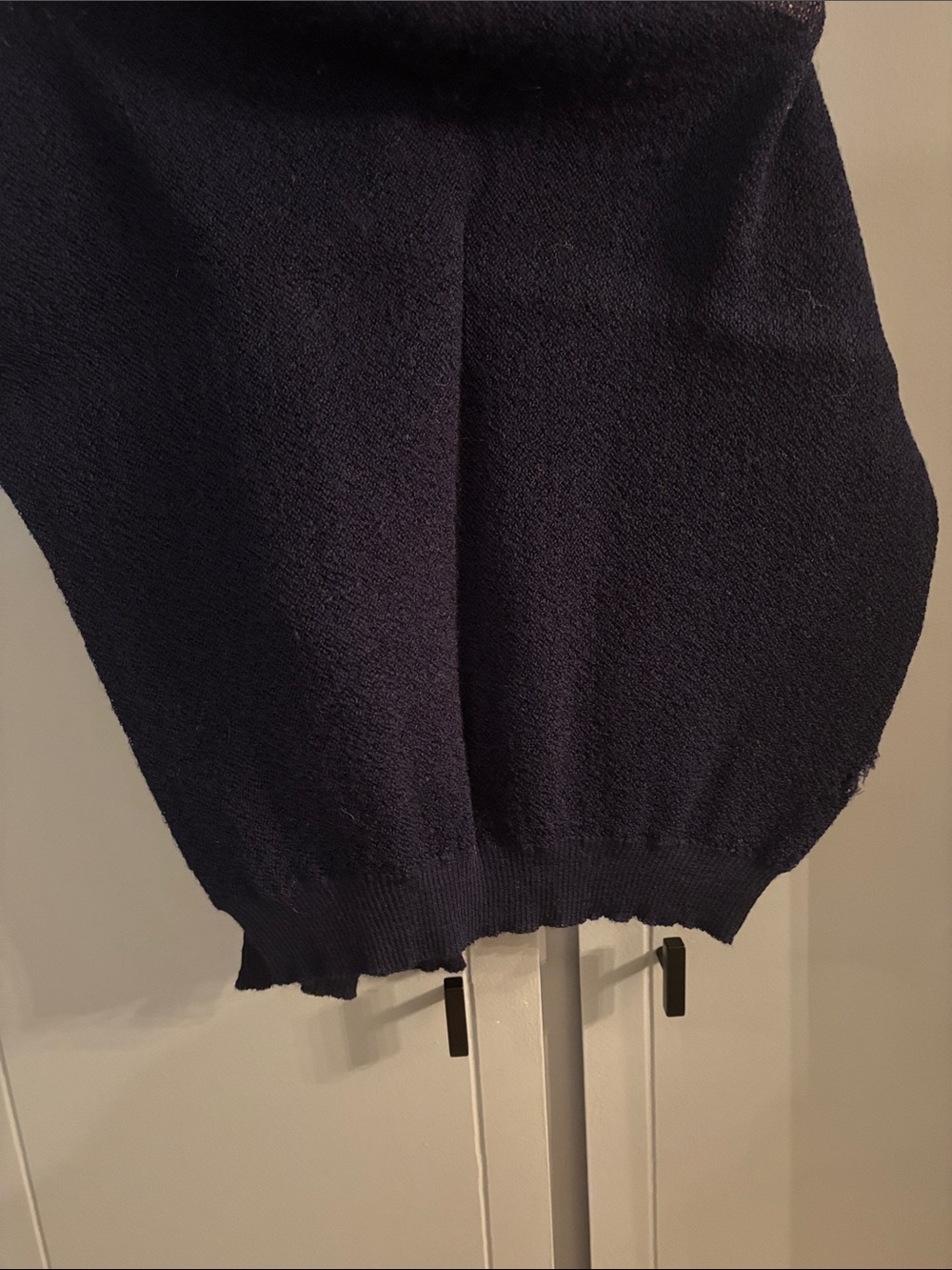 VINTAGE 70s Navy V-Neck Women’s Sweater - Picture 4 of 5